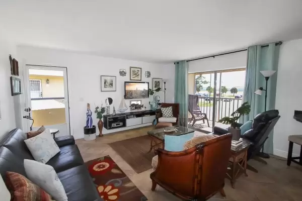 231 Airport Avenue E Unit 422, Venice, Florida 34285, 2 Bedrooms Bedrooms, ,2 BathroomsBathrooms,Condo,Seasonal Rental,Airport Avenue E,2505