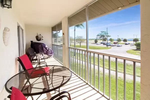 231 Airport Avenue E Unit 422, Venice, Florida 34285, 2 Bedrooms Bedrooms, ,2 BathroomsBathrooms,Condo,Seasonal Rental,Airport Avenue E,2505