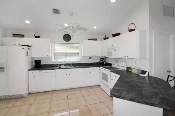 427 Lake of the Woods Dr, Venice, Florida 34293, 2 Bedrooms Bedrooms, ,2 BathroomsBathrooms,Single Family Home,Seasonal Rental,Lake of the Woods Dr,2545
