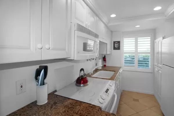 1400 Tarpon Center Dr 117, Venice, Florida 34285, 2 Bedrooms Bedrooms, ,2 BathroomsBathrooms,Condo,Seasonal Rental,Tarpon Center Dr ,2671