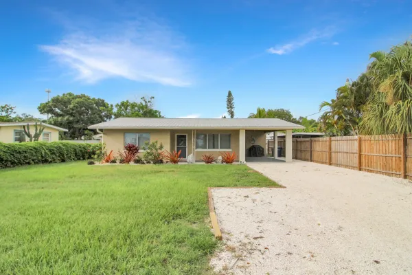 215 Pecan Ln, Nokomis, Florida 34275, 2 Bedrooms Bedrooms, ,1 BathroomBathrooms,Single Family Home,Seasonal Rental,Pecan Ln ,2846