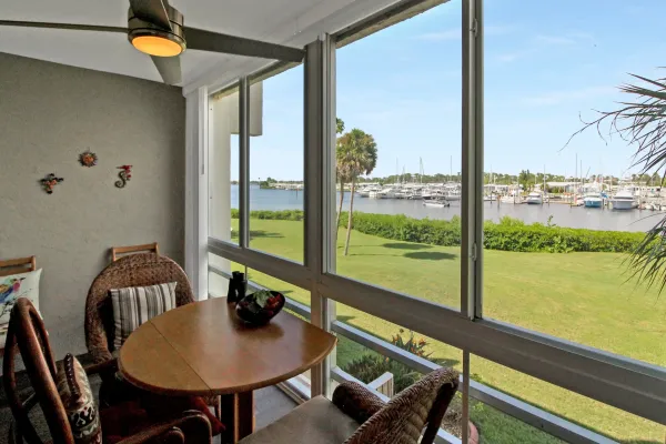 250 Santa Maria St 216, Venice, Florida 34285, 2 Bedrooms Bedrooms, ,2 BathroomsBathrooms,Condo,Seasonal Rental,Santa Maria St ,2887