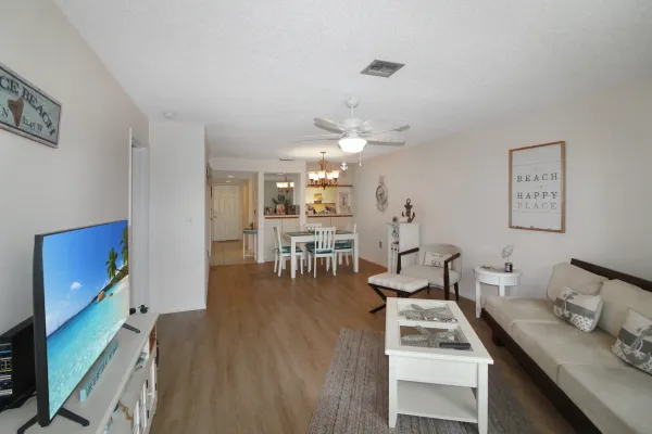 255 Fenwick Dr Unit 19, Venice, Florida 34285, 2 Bedrooms Bedrooms, ,2 BathroomsBathrooms,Condo,Seasonal Rental,Fenwick Dr ,2931