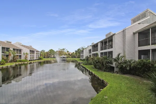 255 Fenwick Dr Unit 19, Venice, Florida 34285, 2 Bedrooms Bedrooms, ,2 BathroomsBathrooms,Condo,Seasonal Rental,Fenwick Dr ,2931