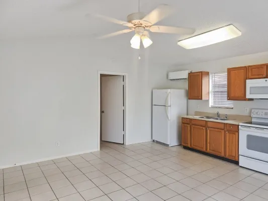 111 Avenida De La Isla Unit B, Nokomis, Florida 34275, 1 Bedroom Bedrooms, ,1 BathroomBathrooms,Duplex,Annual Rental,Avenida De La Isla,2949