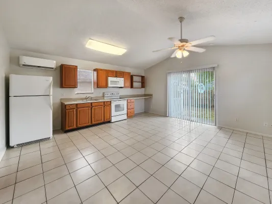 111 Avenida De La Isla Unit B, Nokomis, Florida 34275, 1 Bedroom Bedrooms, ,1 BathroomBathrooms,Duplex,Annual Rental,Avenida De La Isla,2949