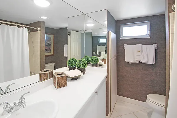 1150 Tarpon Center Dr #409, Venice, Florida 34285, 2 Bedrooms Bedrooms, ,2 BathroomsBathrooms,Condo,Seasonal Rental,Tarpon Center Dr ,3021