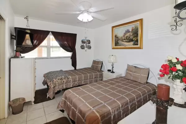 816 Harbor Drive S, Venice, Florida 34285, 2 Bedrooms Bedrooms, ,2 BathroomsBathrooms,Duplex,Seasonal Rental,Harbor Drive S,3044