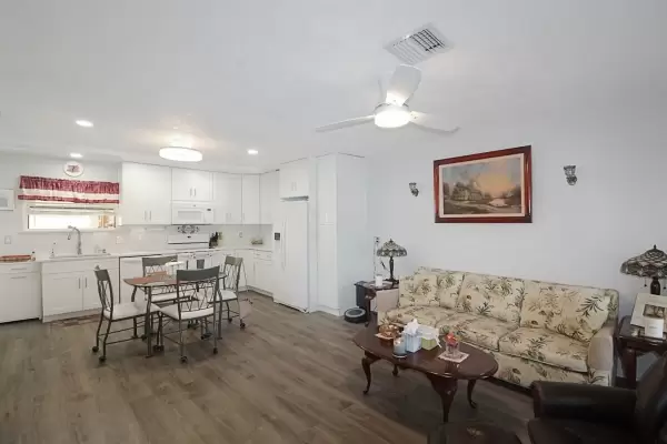 816 Harbor Drive S, Venice, Florida 34285, 2 Bedrooms Bedrooms, ,2 BathroomsBathrooms,Duplex,Seasonal Rental,Harbor Drive S,3044