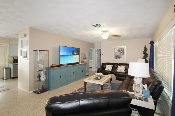 309 Shamrock Boulevard, Venice, Florida 34293, 2 Bedrooms Bedrooms, ,2 BathroomsBathrooms,Single Family Home,Seasonal Rental,Shamrock Boulevard,3046