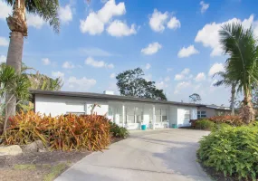 913 Nokomis Ave S, Venice, Florida 34285, 3 Bedrooms Bedrooms, ,2.5 BathroomsBathrooms,Single Family Home,Seasonal Rental,Nokomis Ave S,3087