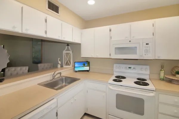 441 Cerromar Ln Lane #404, Venice, Florida 34293, 2 Bedrooms Bedrooms, 0 ,2 BathroomsBathrooms,Condo,Seasonal Rental,Cerromar Ln,3099