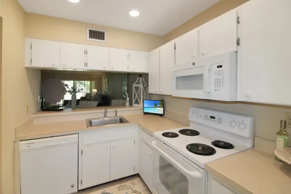 441 Cerromar Ln Lane #404, Venice, Florida 34293, 2 Bedrooms Bedrooms, 0 ,2 BathroomsBathrooms,Condo,Seasonal Rental,Cerromar Ln,3099