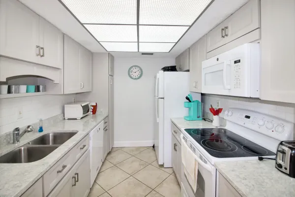 1555 Tarpon Center Dr IW260, Venice, Florida 34285, 2 Bedrooms Bedrooms, 0 ,2 BathroomsBathrooms,Condo,Seasonal Rental,Tarpon Center Dr ,3104