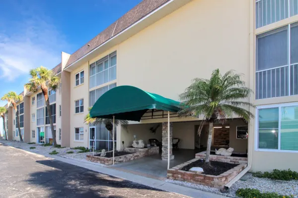 1400 Tarpon Center Dr #304, Venice, Florida 34285, 2 Bedrooms Bedrooms, 0 ,2 BathroomsBathrooms,Condo,Seasonal Rental,Tarpon Center Dr ,3156