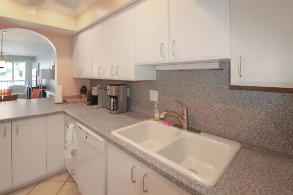 1400 Tarpon Center Dr #304, Venice, Florida 34285, 2 Bedrooms Bedrooms, 0 ,2 BathroomsBathrooms,Condo,Seasonal Rental,Tarpon Center Dr ,3156