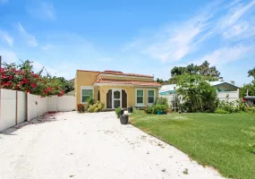 305 Pameto Rd, Nokomis, Florida 34275, 3 Bedrooms Bedrooms, 0 ,2.5 BathroomsBathrooms,Single Family Home,Annual Rental,Pameto Rd ,3166