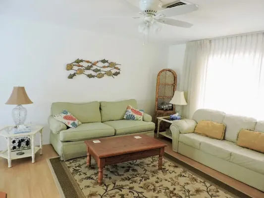 221 Malvern Dr, Venice, Florida 34293, 2 Bedrooms Bedrooms, 0 ,2 BathroomsBathrooms,Single Family Home,Seasonal Rental,Malvern Dr,3240