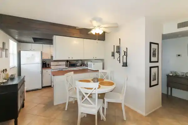 400 Base Ave Unit 214, Venice, Florida 34285, 2 Bedrooms Bedrooms, 0 ,2 BathroomsBathrooms,Condo,Seasonal Rental,Base Ave,3294