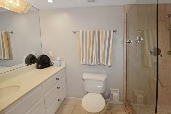 1255 Tarpon Center Dr #704, Venice, Florida 34285, 2 Bedrooms Bedrooms, 0 ,2 BathroomsBathrooms,Condo,Seasonal Rental,Tarpon Center Dr ,3300