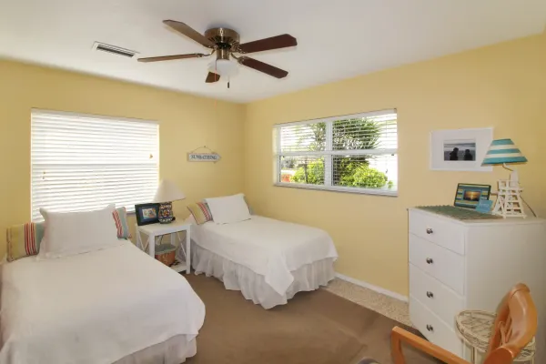 913 Nokomis Ave S, Venice, Florida 34285, 3 Bedrooms Bedrooms, 0 ,2.5 BathroomsBathrooms,Single Family Home,Seasonal Rental,Nokomis Ave S,3350