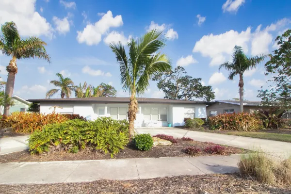 913 Nokomis Ave S, Venice, Florida 34285, 3 Bedrooms Bedrooms, 0 ,2.5 BathroomsBathrooms,Single Family Home,Seasonal Rental,Nokomis Ave S,3350