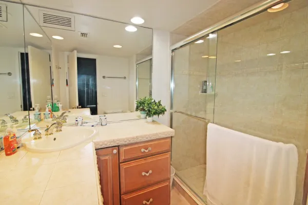 1150 Tarpon Center Dr #506, Venice, Florida 34285, 2 Bedrooms Bedrooms, 0 ,2 BathroomsBathrooms,Condo,Seasonal Rental,Tarpon Center Dr ,3363