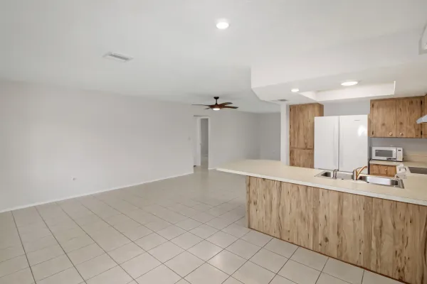 145 Hourglass Dr, Venice, Florida 34293, 3 Bedrooms Bedrooms, 0 ,2 BathroomsBathrooms,Single Family Home,Long Term Rentals,Hourglass Dr,3366