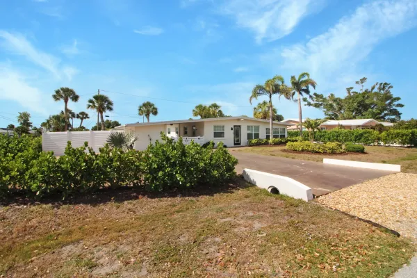 124 Field Ave E, Venice, Florida 34285, 2 Bedrooms Bedrooms, 0 ,1.5 BathroomsBathrooms,Single Family Home,Seasonal Rental,Field Ave E,3375