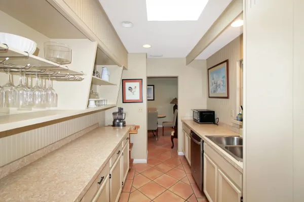 19 Gulf Manor Dr, Venice, Florida 34285, 2 Bedrooms Bedrooms, 0 ,2.5 BathroomsBathrooms,Single Family Home,Seasonal Rental,Gulf Manor Dr,3378