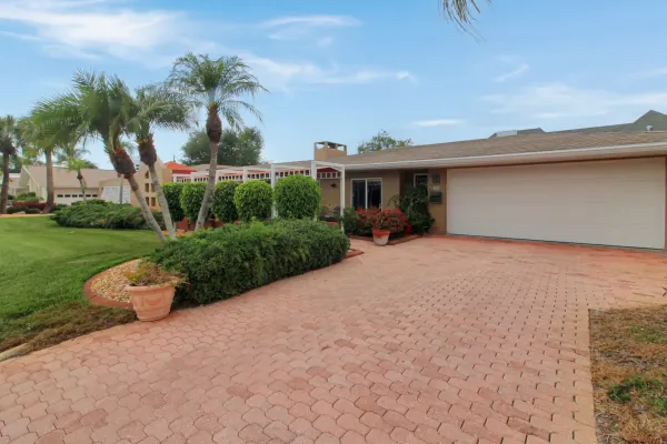 19 Gulf Manor Dr, Venice, Florida 34285, 2 Bedrooms Bedrooms, 0 ,2.5 BathroomsBathrooms,Single Family Home,Seasonal Rental,Gulf Manor Dr,3378