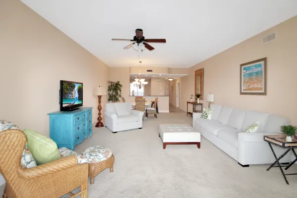 157 Tampa Ave E #807, Venice, Florida 34285, 2 Bedrooms Bedrooms, 0 ,2 BathroomsBathrooms,Condo,Seasonal Rental,Tampa Ave E,3387
