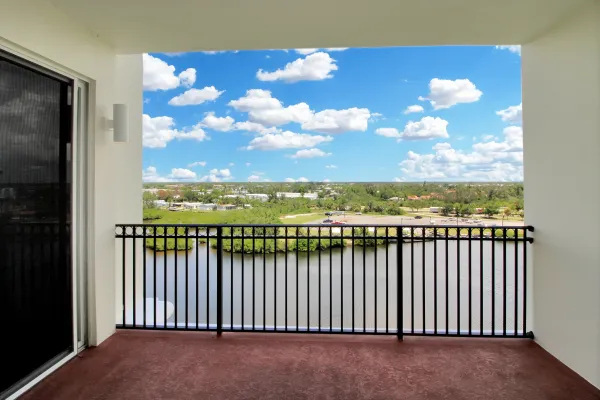 157 Tampa Ave E #807, Venice, Florida 34285, 2 Bedrooms Bedrooms, 0 ,2 BathroomsBathrooms,Condo,Seasonal Rental,Tampa Ave E,3387