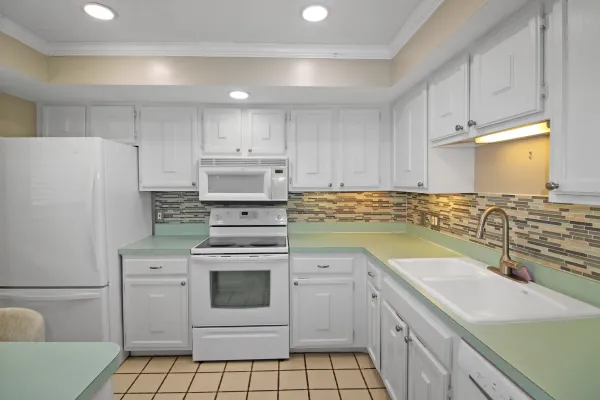 995 Laguna Dr Unit 305, Venice, Florida 34285, 2 Bedrooms Bedrooms, 0 ,2 BathroomsBathrooms,Condo,Long Term Rentals,Laguna Dr ,3416