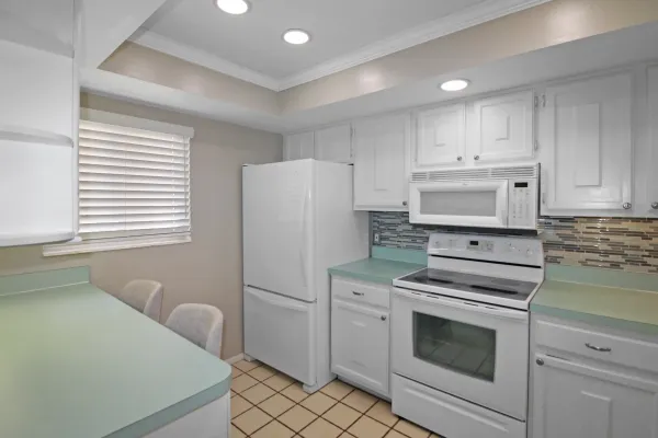 995 Laguna Dr Unit 305, Venice, Florida 34285, 2 Bedrooms Bedrooms, 0 ,2 BathroomsBathrooms,Condo,Long Term Rentals,Laguna Dr ,3416