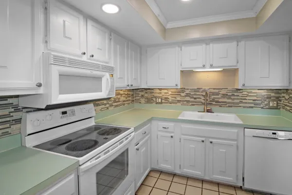 995 Laguna Dr Unit 305, Venice, Florida 34285, 2 Bedrooms Bedrooms, 0 ,2 BathroomsBathrooms,Condo,Long Term Rentals,Laguna Dr ,3416