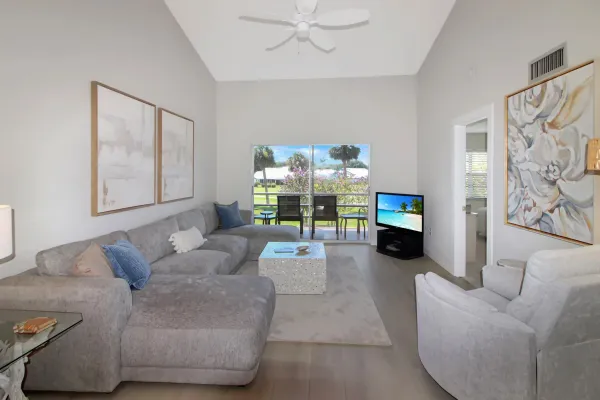 762 Village Circle #215, Venice, Florida 34292, 2 Bedrooms Bedrooms, 0 ,2 BathroomsBathrooms,Condo,Seasonal Rental,Village Circle,3450