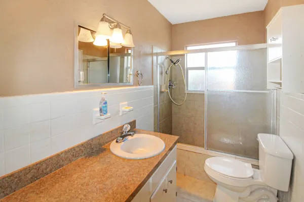 1612 Larchwood Dr, Venice, Florida 34293, 3 Bedrooms Bedrooms, 0 ,2 BathroomsBathrooms,Single Family Home,Long Term Rentals,Larchwood Dr,3472