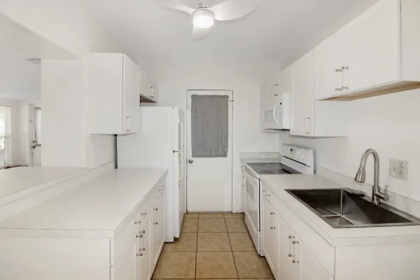1612 Larchwood Dr, Venice, Florida 34293, 3 Bedrooms Bedrooms, 0 ,2 BathroomsBathrooms,Single Family Home,Long Term Rentals,Larchwood Dr,3472