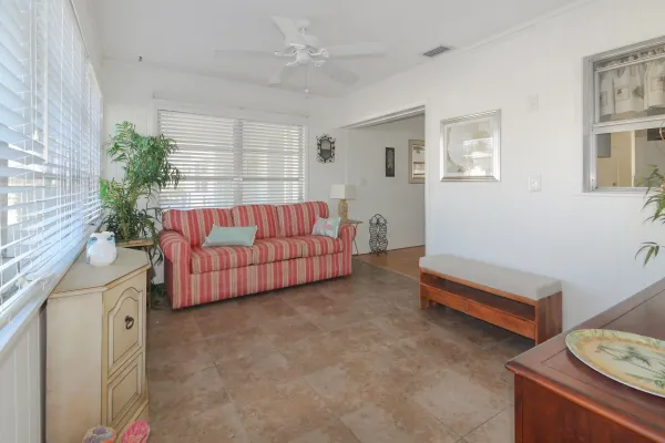109 Field Ave E, Venice, Florida 34285, 2 Bedrooms Bedrooms, 0 ,1 BathroomBathrooms,Villa,Seasonal Rental,Field Ave E,3475