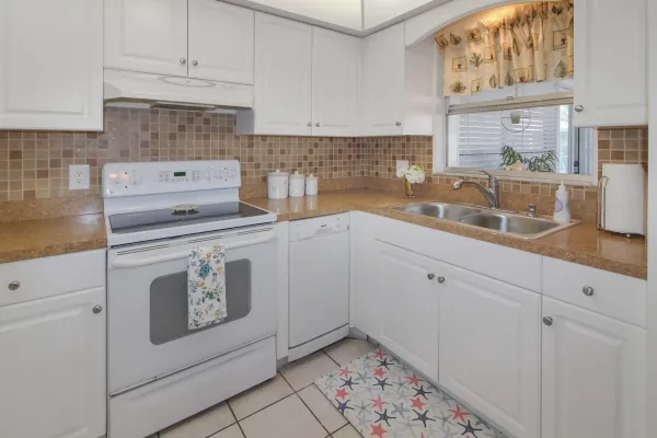 109 Field Ave E, Venice, Florida 34285, 2 Bedrooms Bedrooms, 0 ,1 BathroomBathrooms,Villa,Seasonal Rental,Field Ave E,3475