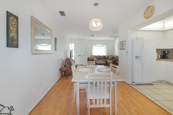 109 Field Ave E, Venice, Florida 34285, 2 Bedrooms Bedrooms, 0 ,1 BathroomBathrooms,Villa,Seasonal Rental,Field Ave E,3475