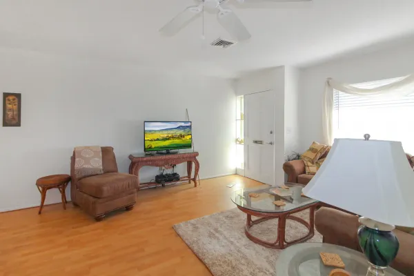 109 Field Ave E, Venice, Florida 34285, 2 Bedrooms Bedrooms, 0 ,1 BathroomBathrooms,Villa,Seasonal Rental,Field Ave E,3475