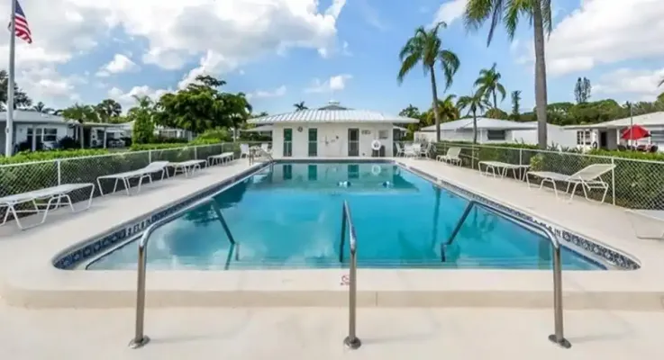 109 Field Ave E, Venice, Florida 34285, 2 Bedrooms Bedrooms, 0 ,1 BathroomBathrooms,Villa,Seasonal Rental,Field Ave E,3475