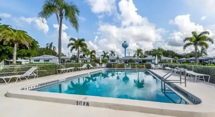 109 Field Ave E, Venice, Florida 34285, 2 Bedrooms Bedrooms, 0 ,1 BathroomBathrooms,Villa,Seasonal Rental,Field Ave E,3475