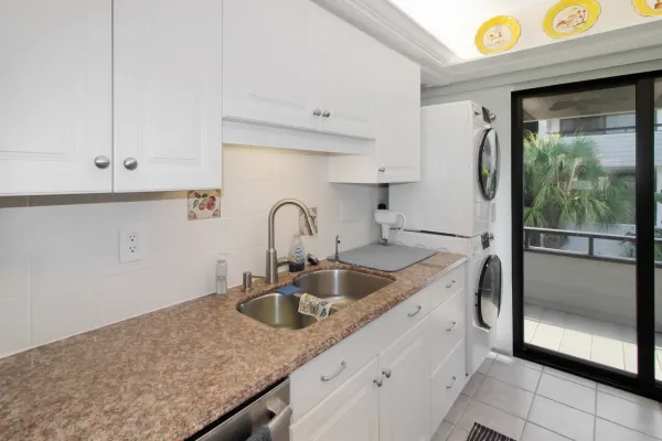 1555 Tarpon Center Dr E229, Venice, Florida 34285, 2 Bedroom Bedrooms, 0 ,2 BathroomBathrooms,Condo,Seasonal Rental,Tarpon Center Dr,3484