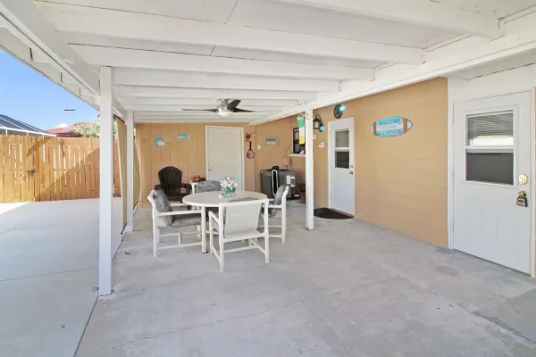 816 Harbor Dr S Unit B, Venice, Florida 34285, 2 Bedroom Bedrooms, 0 ,2 BathroomBathrooms,Duplex,Seasonal Rental,Harbor Dr S,3506