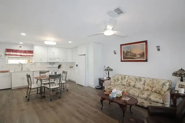 816 Harbor Dr S Unit B, Venice, Florida 34285, 2 Bedroom Bedrooms, 0 ,2 BathroomBathrooms,Duplex,Seasonal Rental,Harbor Dr S,3506