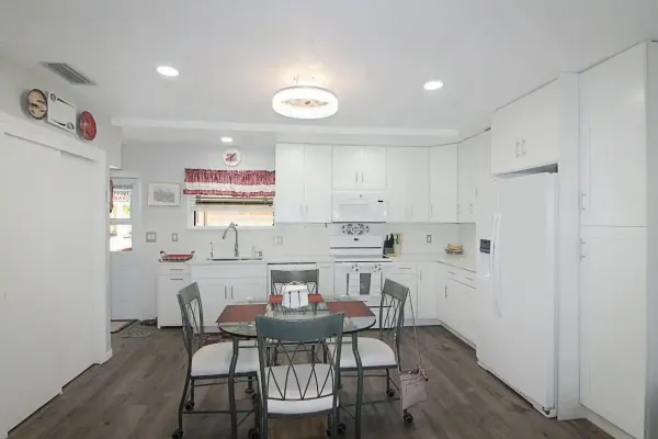 816 Harbor Dr S Unit B, Venice, Florida 34285, 2 Bedroom Bedrooms, 0 ,2 BathroomBathrooms,Duplex,Seasonal Rental,Harbor Dr S,3506