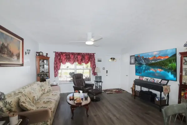 816 Harbor Dr S Unit B, Venice, Florida 34285, 2 Bedroom Bedrooms, 0 ,2 BathroomBathrooms,Duplex,Seasonal Rental,Harbor Dr S,3506